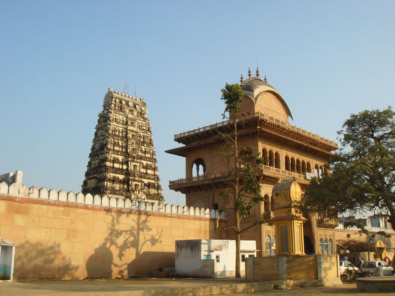 File:Rang-Nath-Temple-Vrindavan.jpg